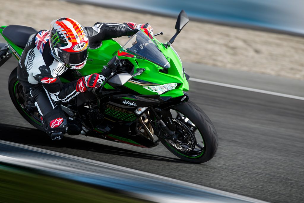 beza motor kapcai skuter naked sportbike