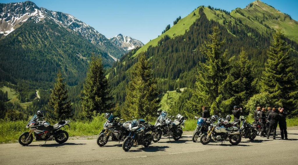 Riding Alone vs Group Riding