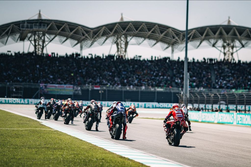 MotoGP announces the departure of Chief Commercial Officer Dan Rossomondo in January 2026 after three years shaping the sport’s commercial strategy, with leadership ensuring a smooth transition.